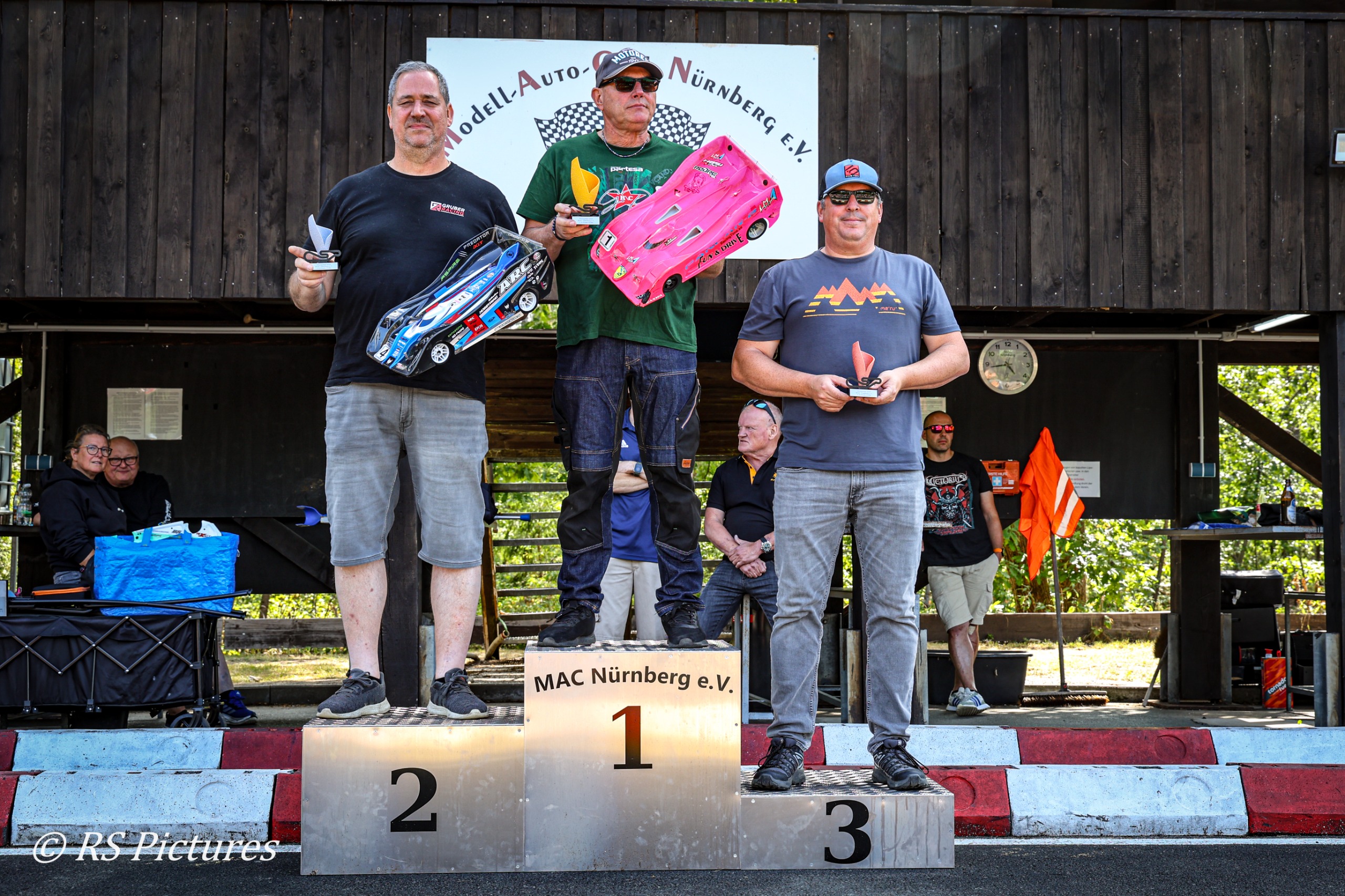 EG8e:

Klaus Lechner

Jens Limmer

Michael Waller